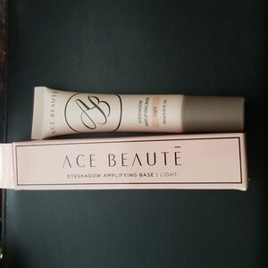 Eyeshadow Base Shade LIGHT